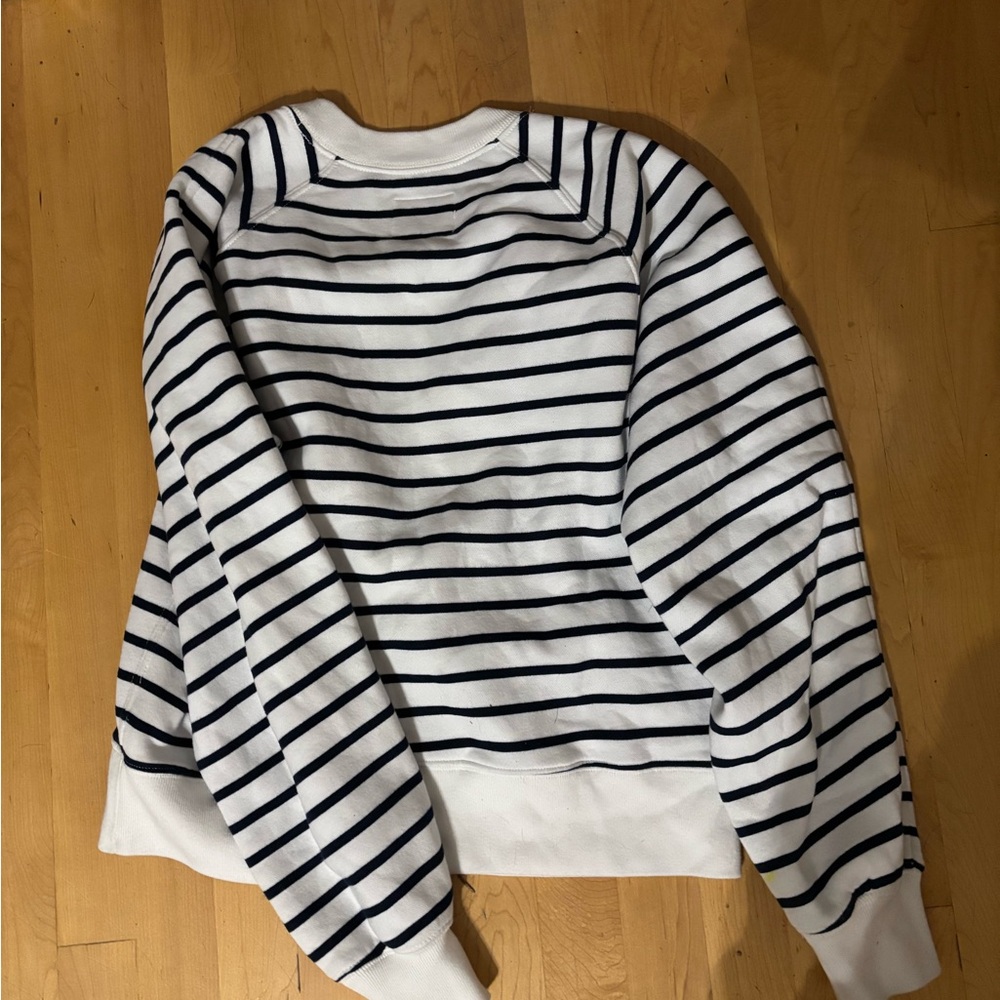 Abercrombie soft essentials White and Black Sweater sz Small nWOT - Picture 3 of 3